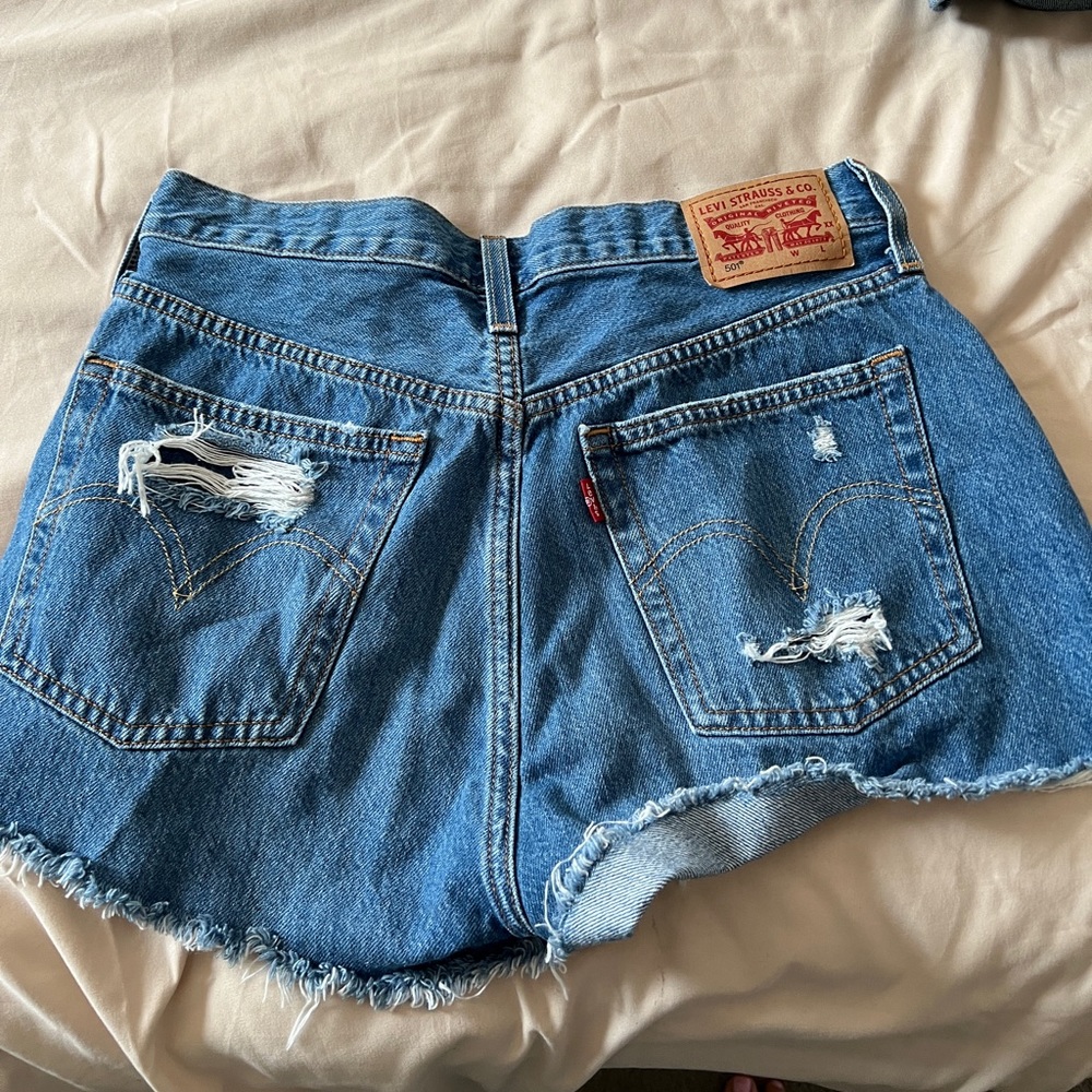 Distressed Levi’s shorts - Picture 1 of 2